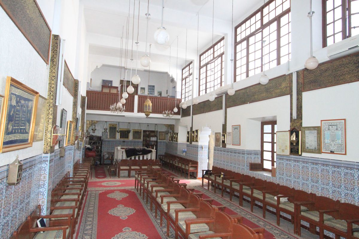 Salle de prière de la synagogue Slat Lazama