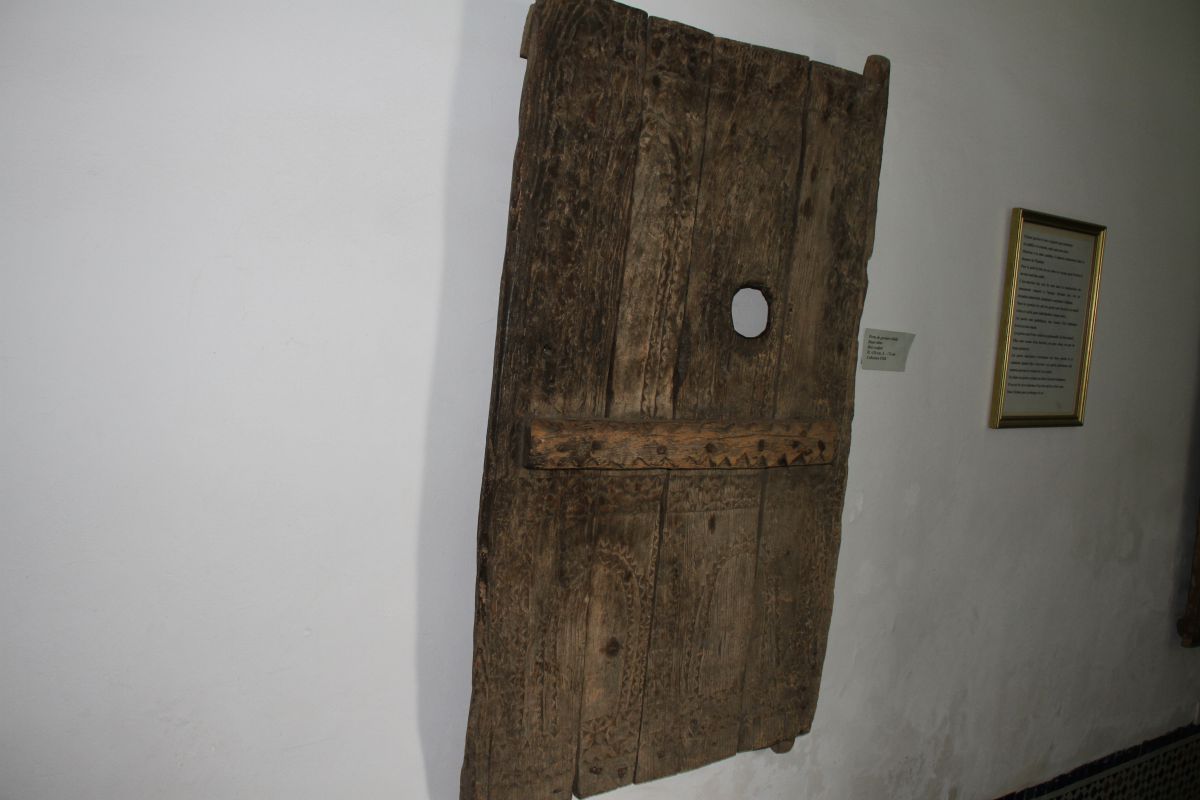Porte en bois sculpté d’un grenier du Haut Atlas